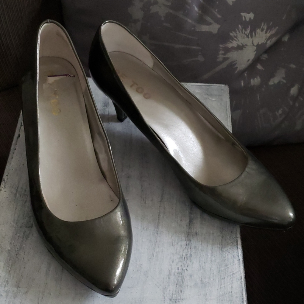 Me Too Olive heel 9M